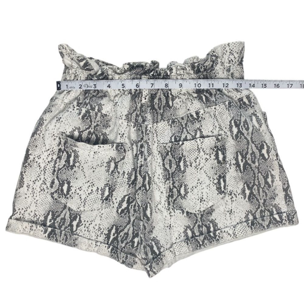 ENTRO black white snakeskin denim shorts // L